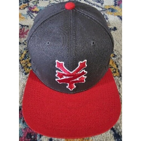 Zoo York Baseball Hat Bird Mascot Logo Embroidered Red Gray Snapback OSFA - Picture 3 of 11